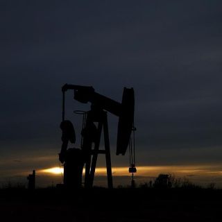 El petróleo se estanca a falta de acuerdo en la cumbre de la OPEP+