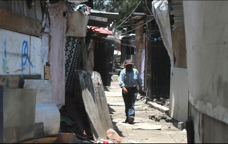 La falta de empleo o ingresos les complica llevar alimentos suficientes a la mesa. NOTIMEX/Archivo
