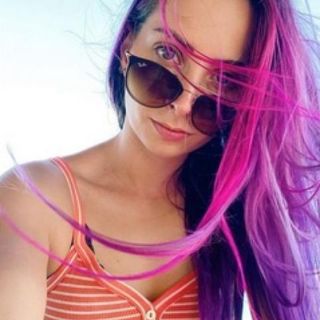 YosStop anuncia que ya es mamá