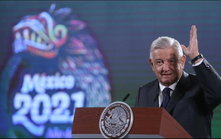 AMLO afirmó que tiene el compromiso de regresar antes de que concluya la administración de Claudia Pavlovich para inaugurar el Hospital General de Hermosillo. EFE/S. Gutiérrez