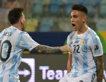 DINAMITA. Messi y Lautaro Martínez acabaron con la defensa de Ecuador. AFP