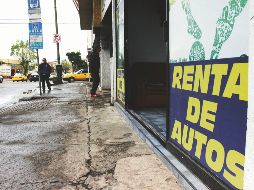 CRISIS Las empresas de renta de autos bajaron sus inventarios de unidades ante la disminución de usuarios. EL INFORMADOR