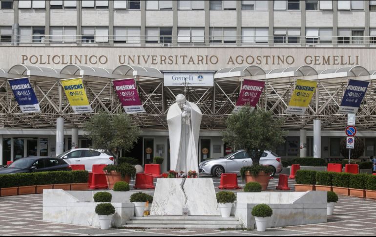 El Pontífice permanece ingresado en el Policlínico Gemelli de Roma, donde se recupera de la operación 