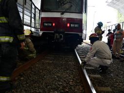 En el lugar hay presencia de ambulancias y usuarios caminando por vías. TWITTER / @PCJalisco