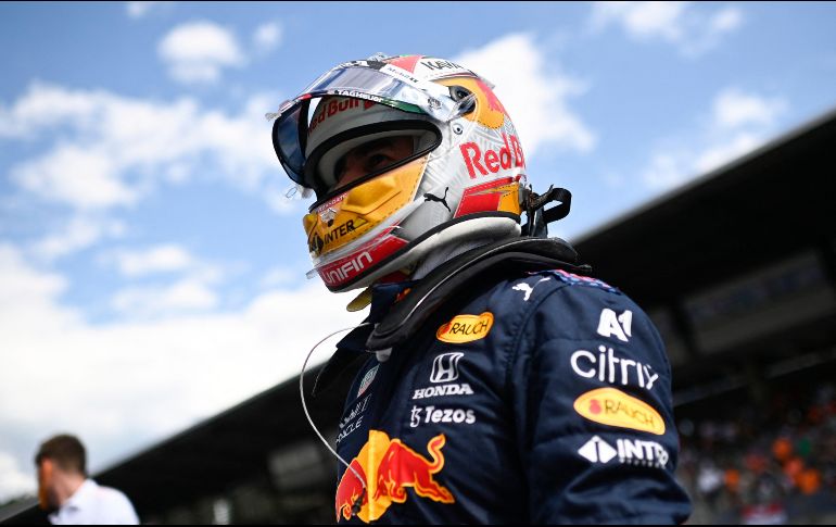 Pérez ha ayudado a su escudería a mantenerse en el primer puesto del campeonato de constructores y permanece en el tercer lugar del mundial, por detrás de Verstappen y Lewis Hamilton. AFP / ARCHIVO