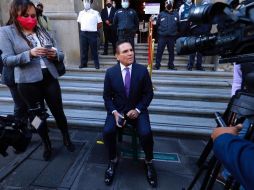 Silvano Aureoles acudió este lunes a la sede de la Suprema Corte de Justicia de la Nación para presentar las pruebas que asegura tener sobre los vínculos entre el crimen organizado y Morena. EFE / C. Ramírez