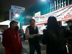Manifestantes liderados por Ulises Ruiz cercaron las instalaciones de la sede nacional del PRI el 29 de junio. SUN/ARCHIVO
