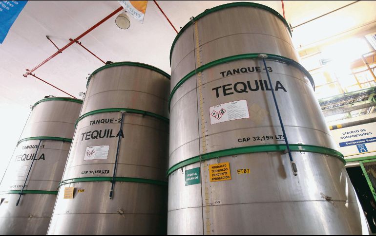 Envasado y a granel, el tequila sigue entre las bebidas alcohólicas favoritas en EU. AFP/U. Ruiz