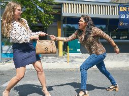 ANA LAYEVSKA Y VANESSA BAUCHE. Las protagonistas de “Guerra de vecinos”, una serie que promete despertar sonrisas y sin duda, una que otra recepción. CORTESÍA/ NETFLIX