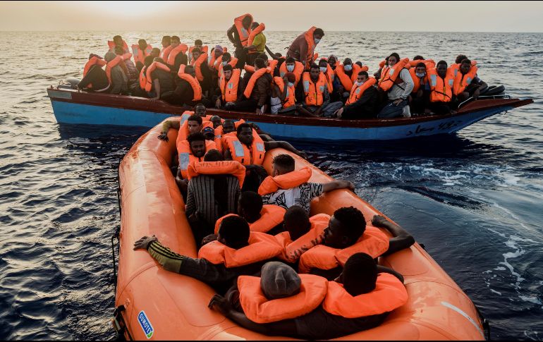 TRAGEDIA. Así eran interceptados los migrantes por autoridades de Túnez. EFE