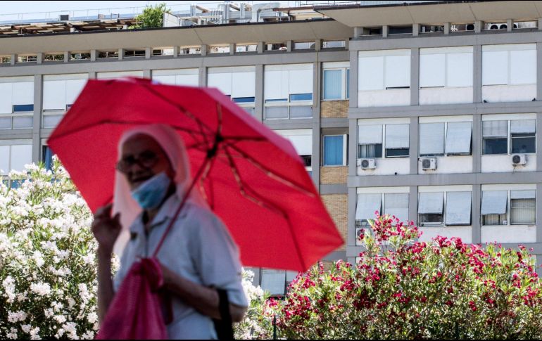 Francisco se encuentra en una habitación en el décimo piso del hospital Gemelli de Roma, la misma usada por el fallecido Juan Pablo II en varias ocasiones. EFE / A. Carconi