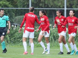 El estratega de las rojiblancas, Edgar Mejía, aprovechó el encuentro de preparación para intercalar a las futbolistas que llegaron como refuerzos de Chivas de cara al siguiente torneo. TWITTER / @ChivasFemenil