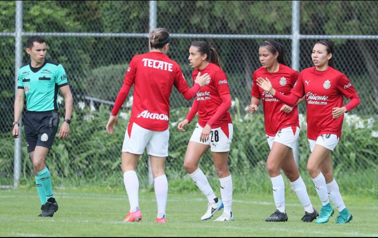 El estratega de las rojiblancas, Edgar Mejía, aprovechó el encuentro de preparación para intercalar a las futbolistas que llegaron como refuerzos de Chivas de cara al siguiente torneo. TWITTER / @ChivasFemenil