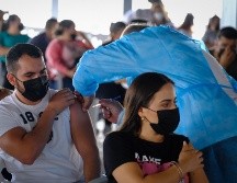 La aplicación de vacunas anti COVID-19 para adultos de 30 a 39 años inició hoy en 42 municipios de Jalisco. ESPECIAL/SSJ