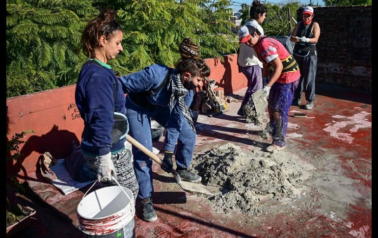 Las mujeres que deciden dedicarse a la construcción enfrentan violencia machista y desigualdad salarial. AFP/R. Schemidt