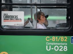 Pasajeros se trasladan hoy en un camión del transporte público. No todos portan cubrebocas o lo hacen de forma incorrecta. EL INFORMADOR/G. Gallo