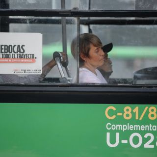 Pese a alza de casos, olvidan uso de cubrebocas en transporte público