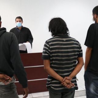 Detienen a tres personas por tirar basura en calles de Guadalajara