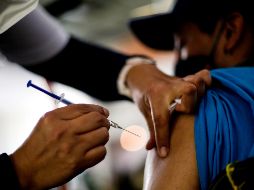 La noche del lunes se abrió el registro en el portal mivacuna.salud.gob.mx para todos los ciudadanos mayores de edad. XINHUA