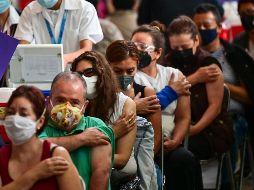 Dada la menor gravedad de los casos en menores de 16 años debe priorizarse la vacunación en otros colectivos de mayor riesgo, destaca la OMS. AFP / P. Pardo