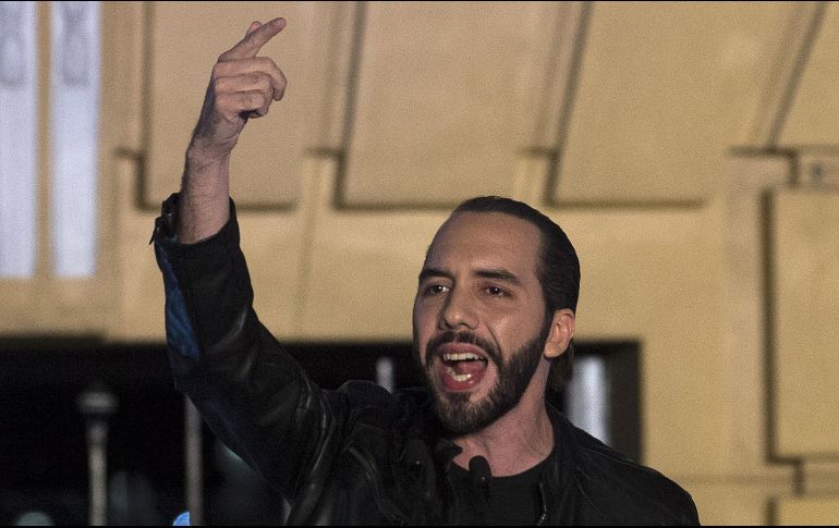 El último capítulo de la escalada del gobierno que encabeza Nayib Bukele (foto) contra el medio El Faro involucró al periodista mexicano. AP/ARCHIVO
