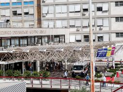 Si la evolución se mantiene como hasta ahora, no se descarta que el Papa pueda oficiar desde la ventana del hospital el rezo dominical del Ángelus. EFE