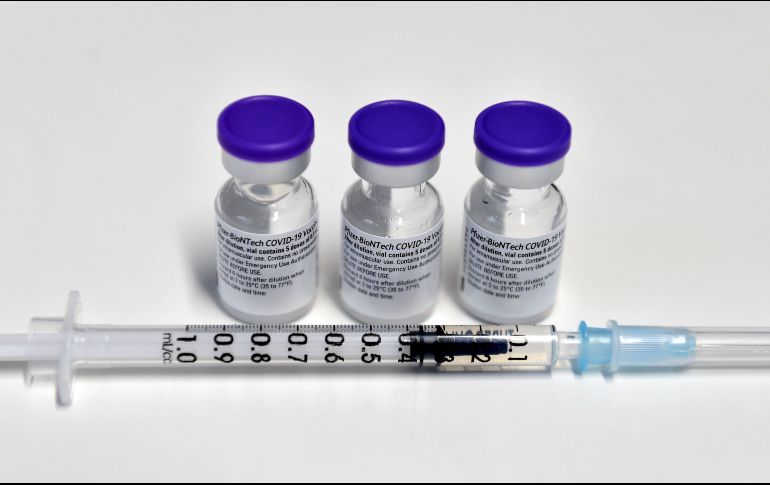 Se considera que una tercera dosis de la vacuna daría protección frente a las variantes más contagiosas del coronavirus. AFP/ARCHIVO