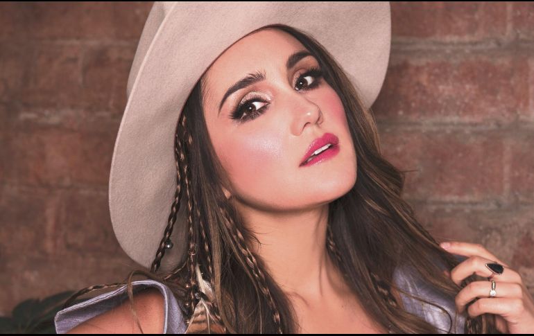 DULCE MARÍA. La cantante estrena el sencillo “Amigos con derechos”, el cual ya está disponible en las plataformas.