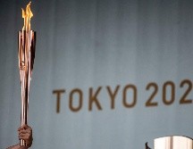 El relevo de la antorcha olímpica quedó relegado a pequeñas ceremonias de encendido de la llama sin espectadores, después de que se prohibiera el acto en las calles de varios departamentos y en Tokio. AFP / F. Fong