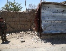 Un soldado afgano toma posiciones en el distrito de Alishang, en la provincia de Laghman. EFE/G. Habibi