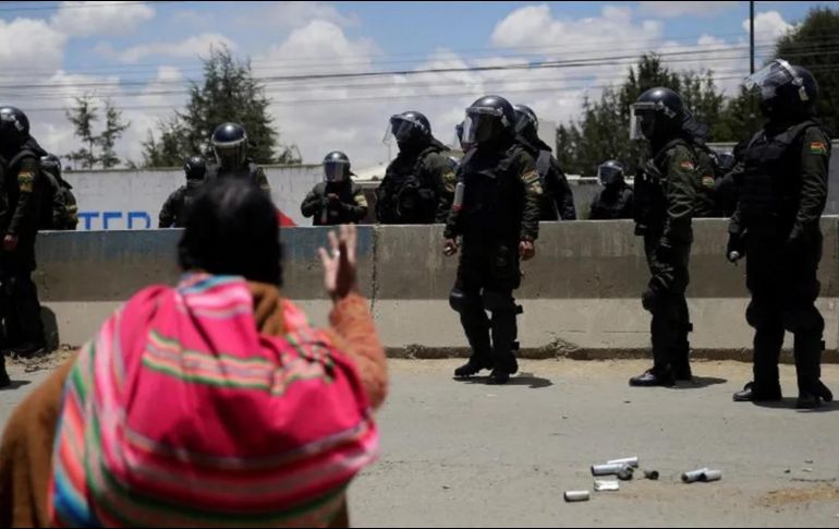 La denuncia del Gobierno boliviano menciona 40 mil cartuchos AT 12/70 además de gases lacrimógenos y granadas de gas para contrarrestar las protestas. EFE / R. Sura