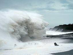 Algunos ven más que una simple ola. EFE / ARCHIVO