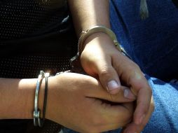 A los responsables se les encontró un arma de fuego con nueve cartuchos útiles, una navaja y la cantidad de dinero referida por la afectada.  EL INFORMADOR/ARCHIVO