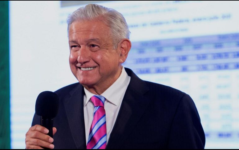 Durante el sobrevuelo, AMLO estuvo acompañado por diversos funcionarios. EFE/Presidencia de México