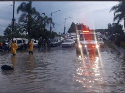 Diversas corporaciones de bomberos atendieron los reportes de este sábado. ESPECIAL