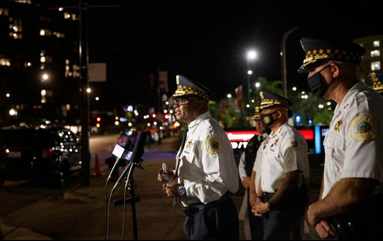 CRITICA SISTEMA. El superintendente de policía de Chicago, David Brown (izq.), lamentó que personas acusadas de delitos violentos sean puestas en libertad. AP