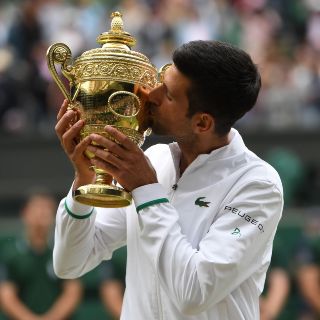 Djokovic triunfa en Wimbledon e iguala a Federer y Nadal