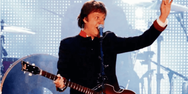 Paul McCartney canta en fiesta privada y se vuelve viral