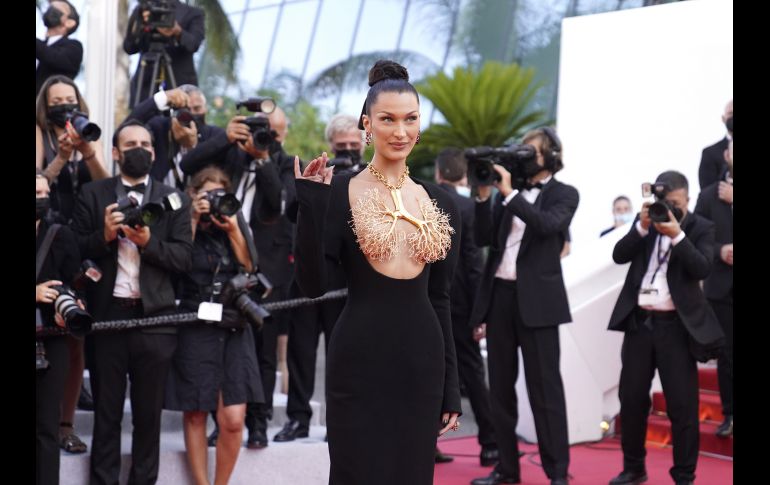 Bella Hadid fue una de las favoritas en la alfombra roja del Festival de Cannes 2021. AP/ BRYNN ANDERSON