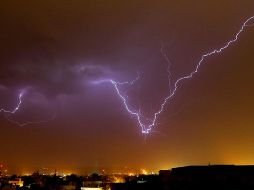 Los rayos, en esta imagen sobre Jaipur, matan a decenas de personas cada año en India. GETTY IMAGES