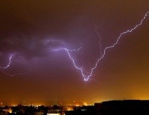 Los rayos, en esta imagen sobre Jaipur, matan a decenas de personas cada año en India. GETTY IMAGES