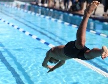 La natación es de las disciplinas más buscadas por los papás. ESPECIAL/Photo by Brian Matangelo on Unsplash.