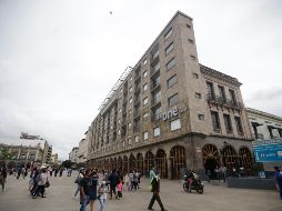 REUBICADOS. Los 15 locatarios ubicados en el edificio Plaza serán reubicados en zonas aledañas al mismo. EL INFORMADOR / ARCHIVO