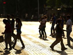 Como en cualquier época de calor, se pide a los ciudadanos mantenerse hidratados, evitar la exposición al sol sin protección solar, así como usar ropa ligera. EL INFORMADOR / ARCHIVO