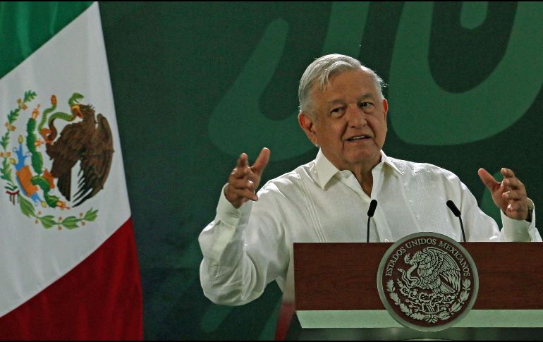 AMLO asegura que él solo responde por su hijo menor, Jesús Ernesto, pero no por el resto de sus familiares y señala que estos tienen que asumir las responsabilidades de sus actos. EFE / M. López