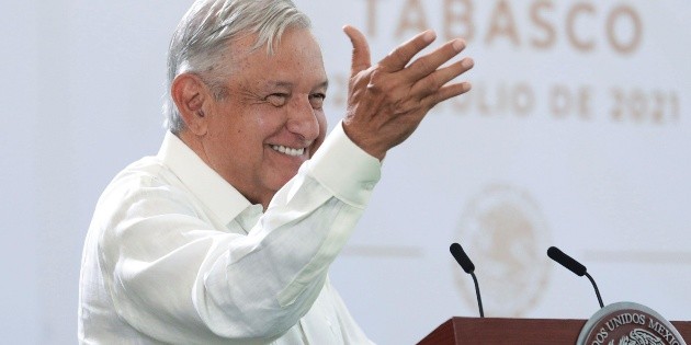 AMLO prepara reforma que prioriza inter&eacute;s p&uacute;blico en electricidad