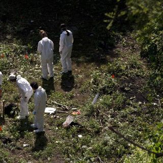 Hallan al menos 16 cadáveres en fosas clandestinas de Michoacán
