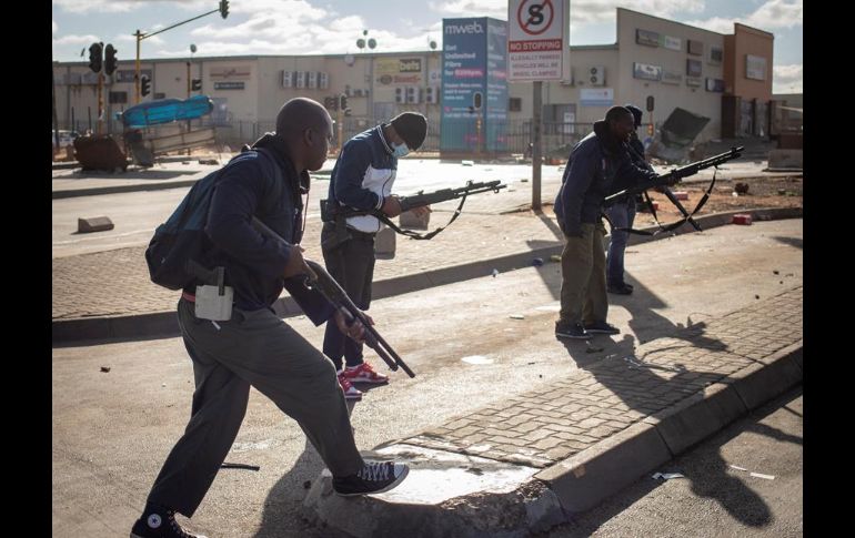 Los incidentes empezaron el pasado viernes en KwaZulu-Natal, provincia natal del polémico expresidente Jacob Zuma. EFE/K. Ludbrook