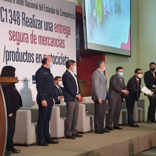 Buscan certificar a 400 mil repartidores en moto en Jalisco