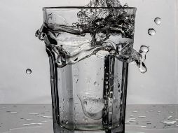 Siempre ten agua a la mano en todas tus actividades / Photo by Nicolas Ruiz on Unsplash